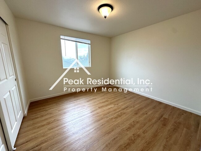 Building Photo - 1811 Waterfall Dr
