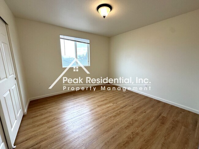 Building Photo - Spacious Marysville 5bd/3ba Home With Loft Area!