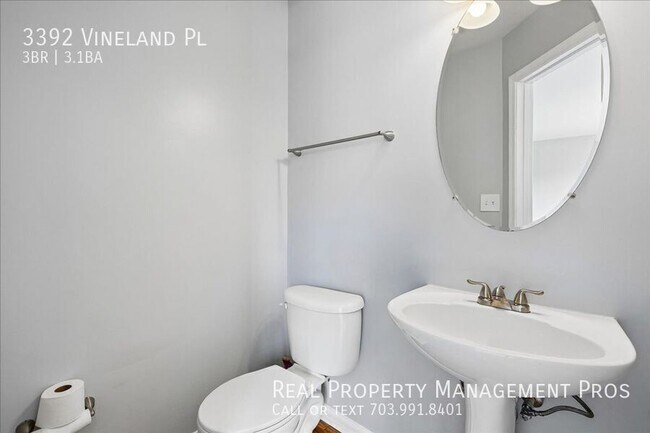 Building Photo - 3392 Vineland Pl