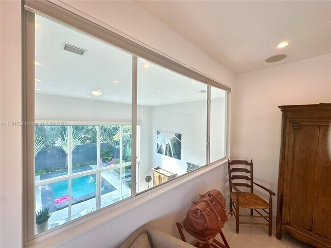 Building Photo - 1668 SW 29th Ave