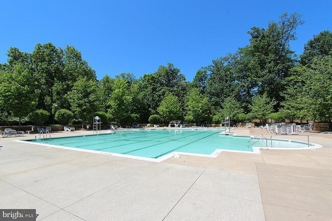 Building Photo - 3801 Ridge Knoll Ct