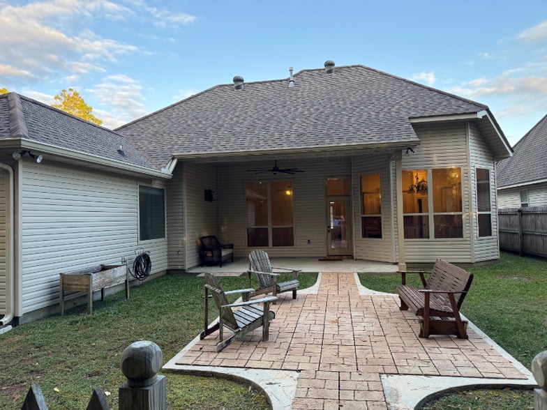 Building Photo - 556 Bateleur Way