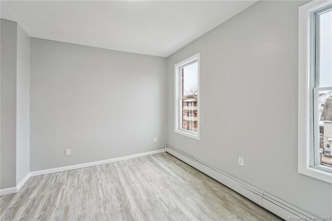 Building Photo - 58 Bond St