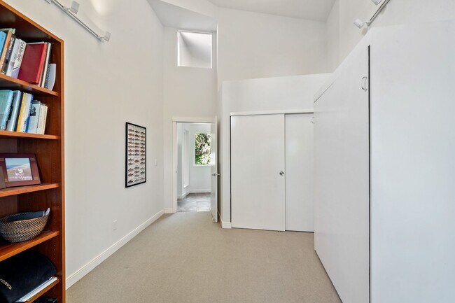 Building Photo - Sleek, spacious 3-bdrm/2.5-bath contemporary in SW Hills. Office, wine cellar, views, near Washin...