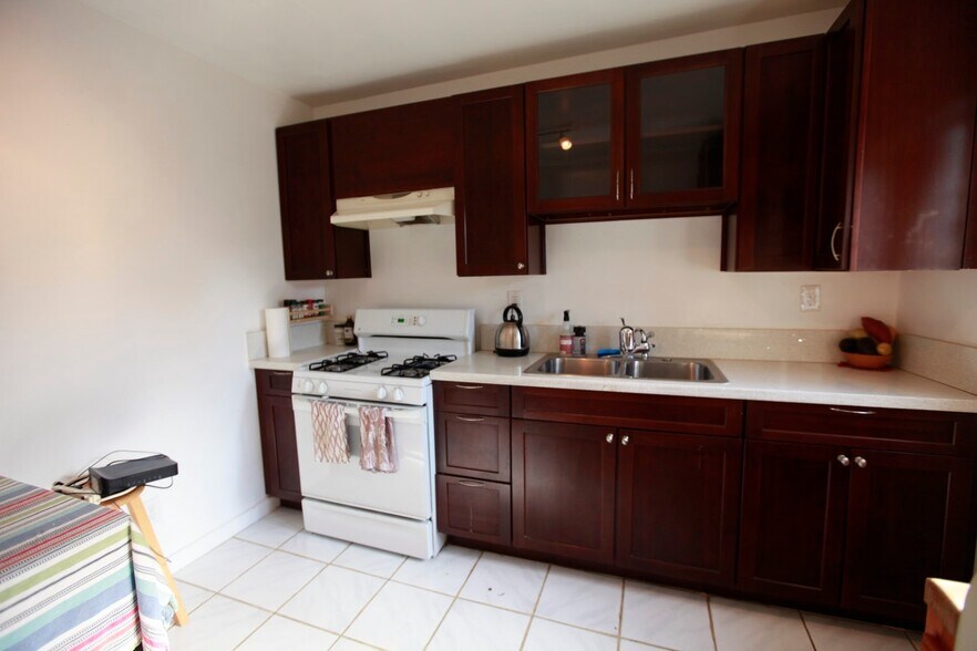 Building Photo - 641 Orme Ave