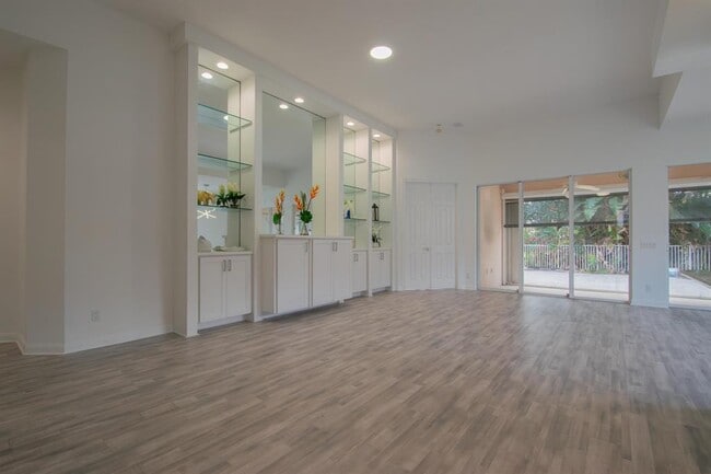 Building Photo - 7046 Fish Creek Ln