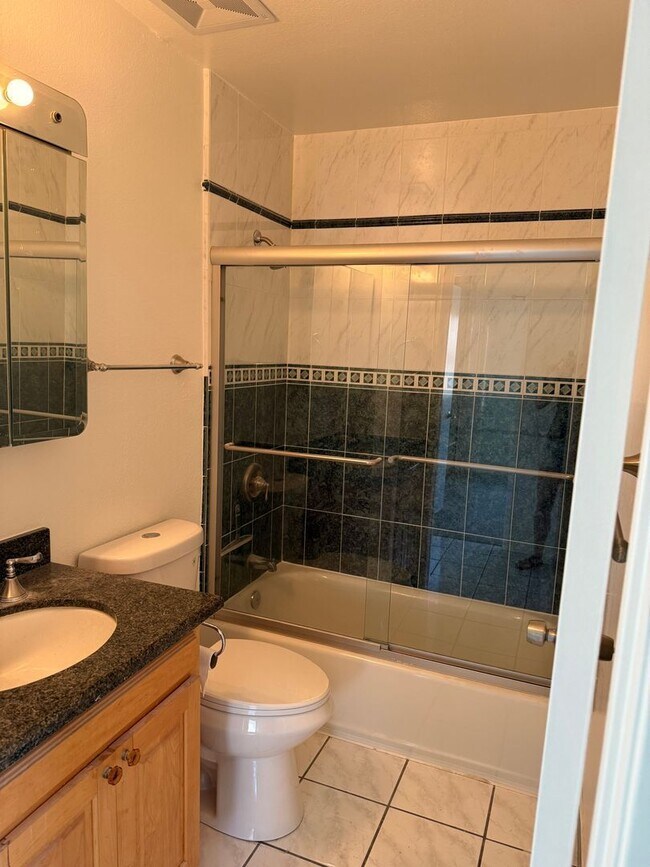 Building Photo - 3724 Valle Vista Dr