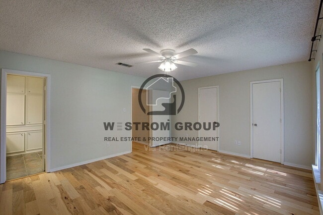 Building Photo - 6452 Waverly Way