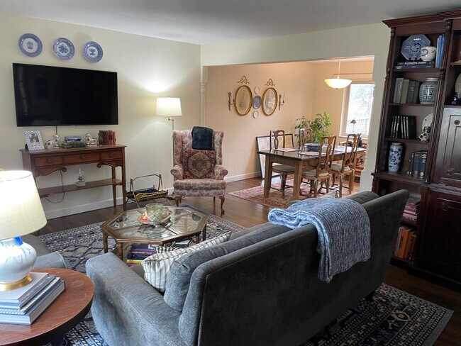 Building Photo - 3533 Frederick Dr