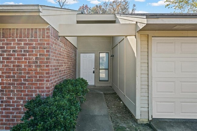 Building Photo - 2313 Paul Revere St