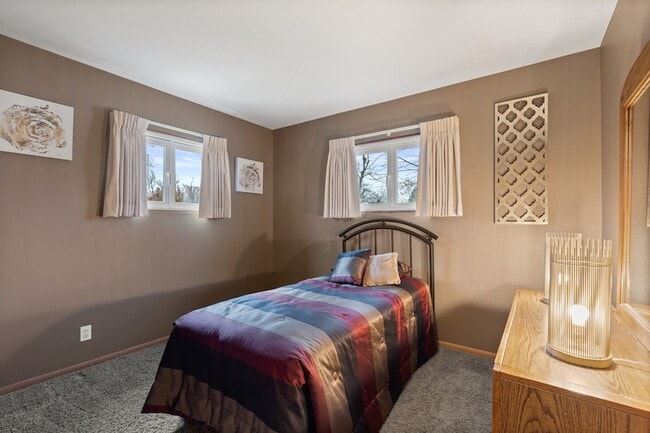 Building Photo - 537-541 N Edgelawn Dr