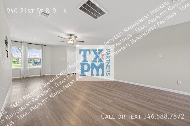 Building Photo - 940 21st St