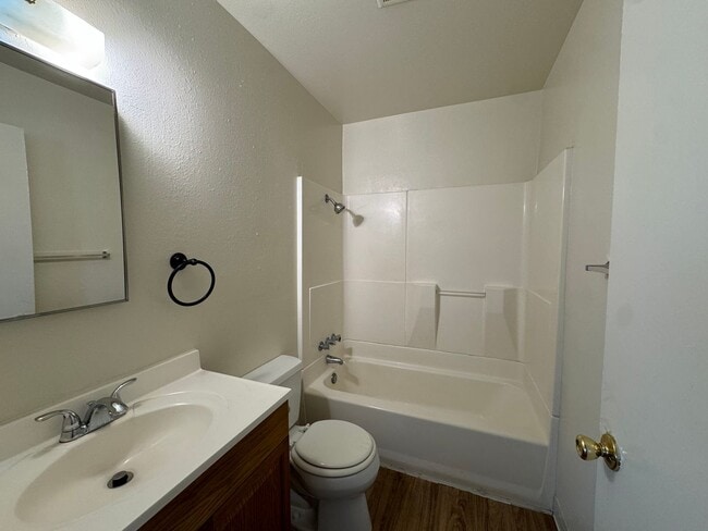 Building Photo - Super cute two bedroom!