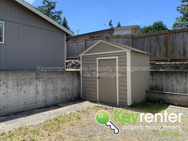 Building Photo - 1355 E 44th St