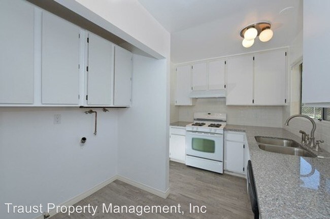 Building Photo - 2 br, 1 bath House - 1655 Peacock Blvd.