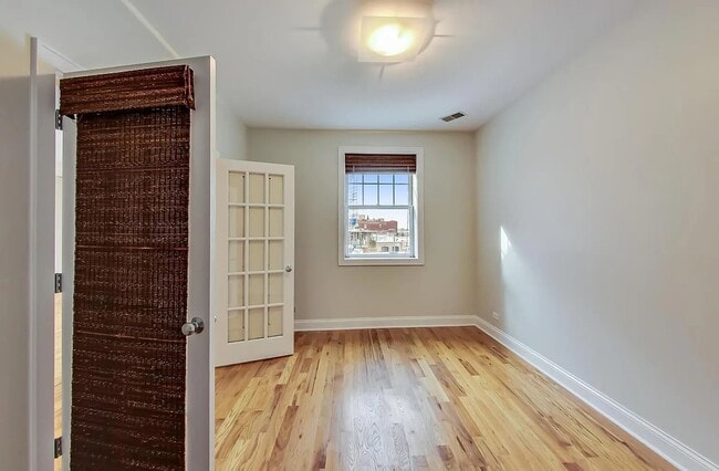 Building Photo - Elegant & Spacious Unit for Rent