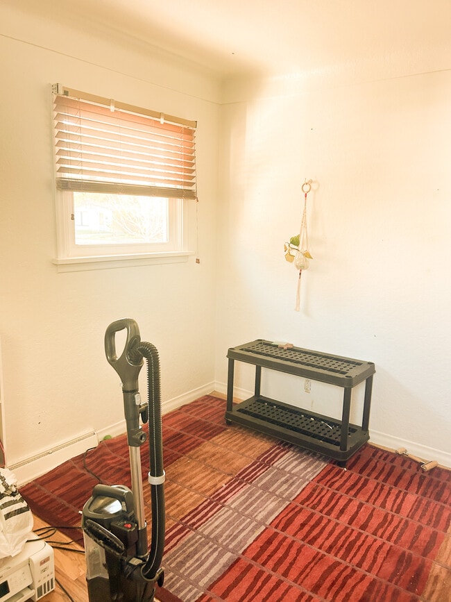 Building Photo - 1721 S Shoshone St