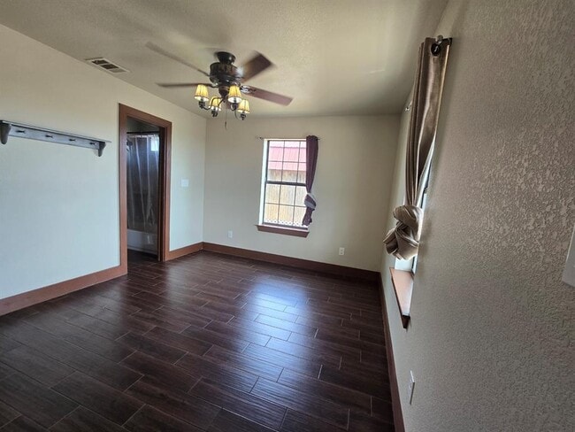 Building Photo - 143 Spring Hollow Trail