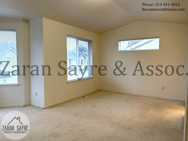 Building Photo - 178- Great 3 Bedroom Townhouse Condo in Milton!