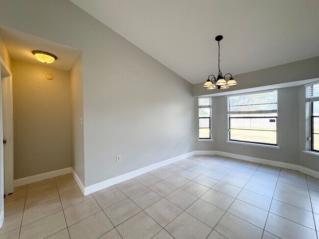 Building Photo - 4B/2B Home in Oviedo ~ Carpet Free ~ Top Rated Schools