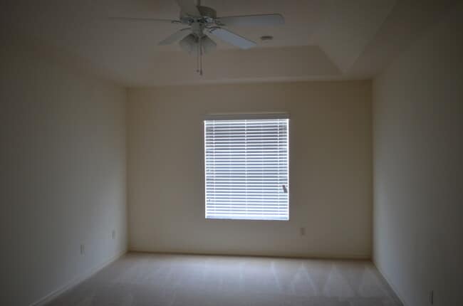 Building Photo - Spacious 2-Bedroom, 2.5-Bath Townhouse wit...
