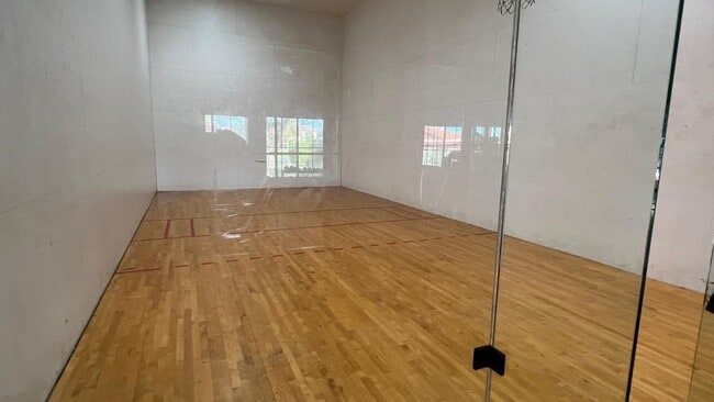 Building Photo - 4041 San Marino Blvd