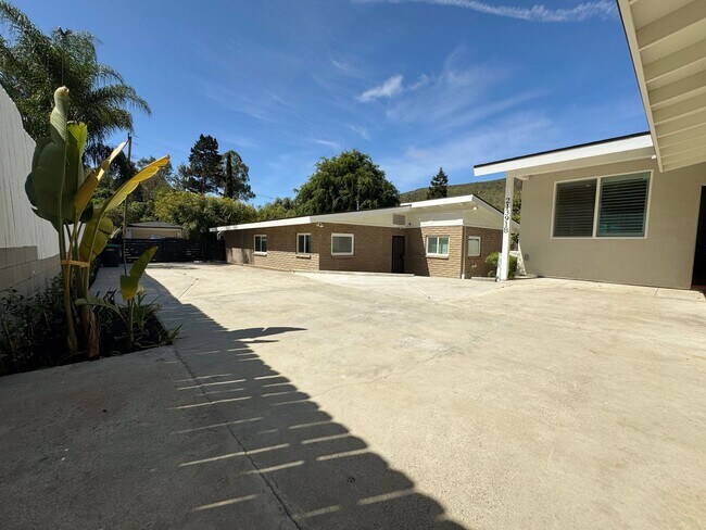 Building Photo - Brand New Upgraded 2BD2BA ADU | Gated | Canyon Views | Private Laundry & Parking