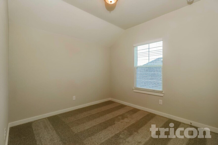 Building Photo - 1560 Mexican Heather Dr