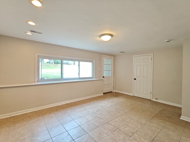 Building Photo - 2313 S Cuthbert Dr