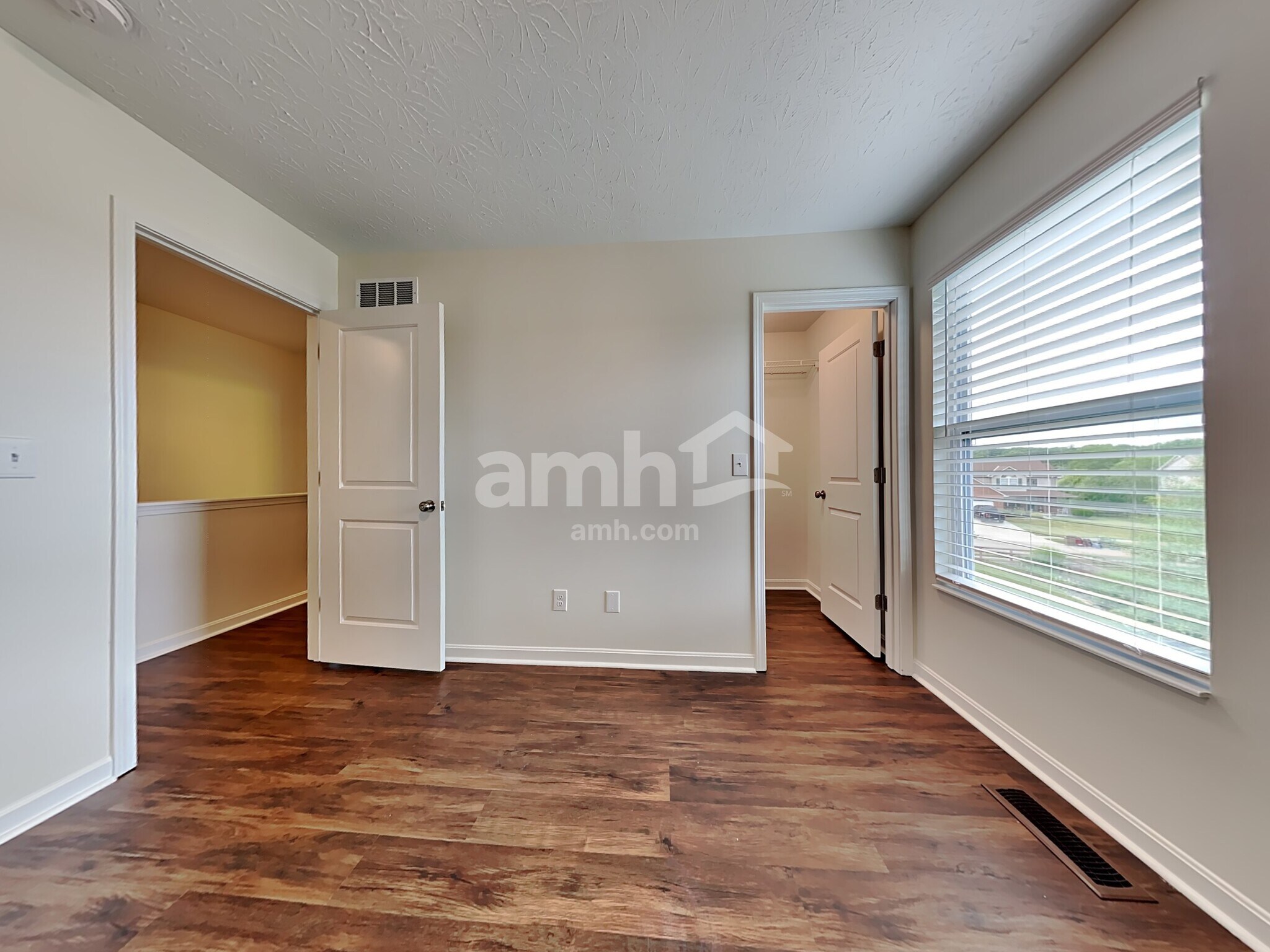 Building Photo - 3260 Blue Springs Dr