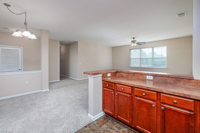 Building Photo - 5300 Warminster Dr