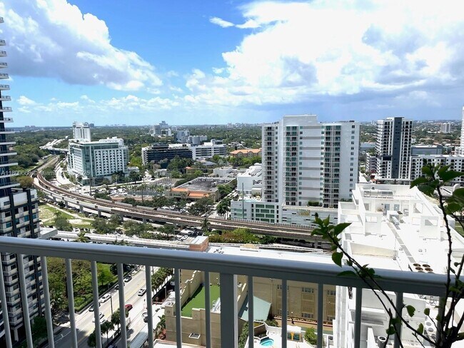 Primary Photo - 1250 S Miami Ave