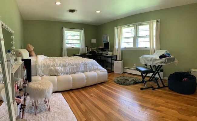 Building Photo - NOW Leasing!