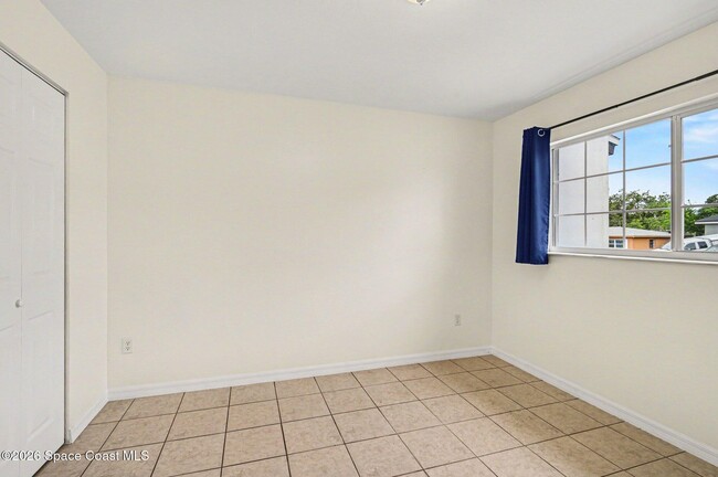Building Photo - 255 W Towne Pl
