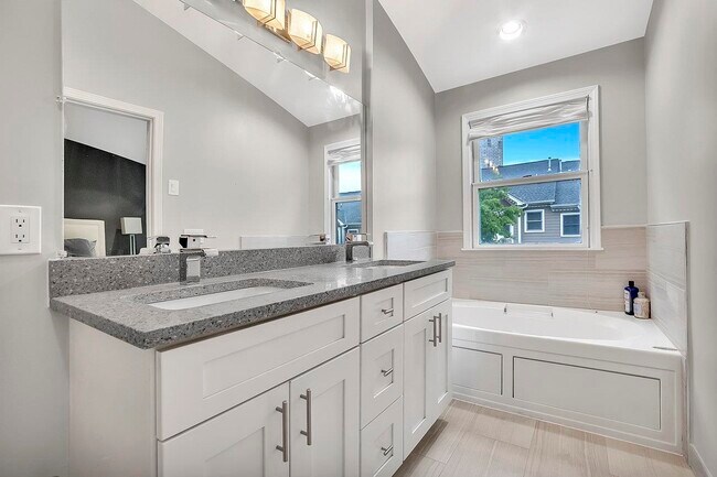 Building Photo - 274 Roslyn Ct