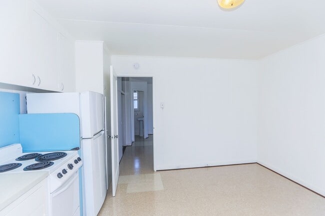 Building Photo - Waiola - upstairs 1 bedroom with 1 parking