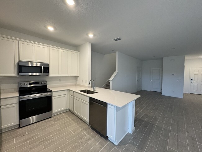 Building Photo - Brand New!! Mill Creek Townhome