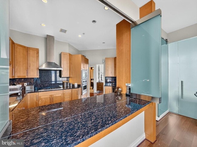 Building Photo - 8220 Crestwood Heights Dr