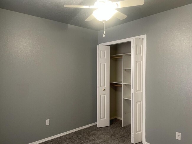 Building Photo - 1327 N Andrew Dr