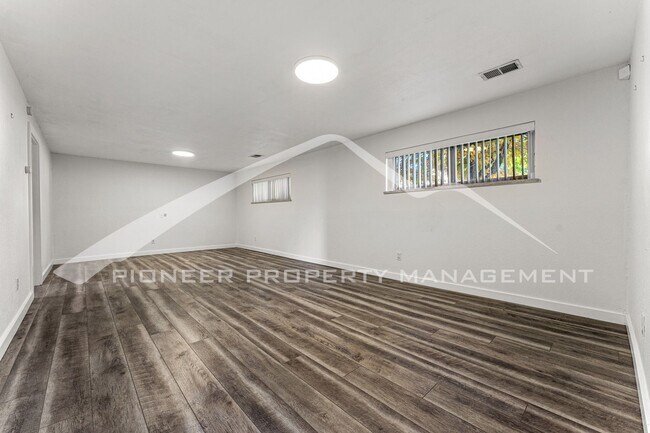 Building Photo - Spacious Home with Natural Light & Fenced Backyard