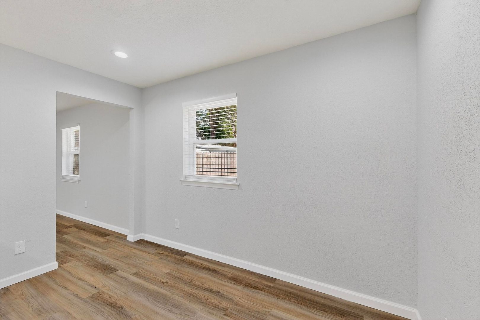 Building Photo - 903 Ravenswood Dr