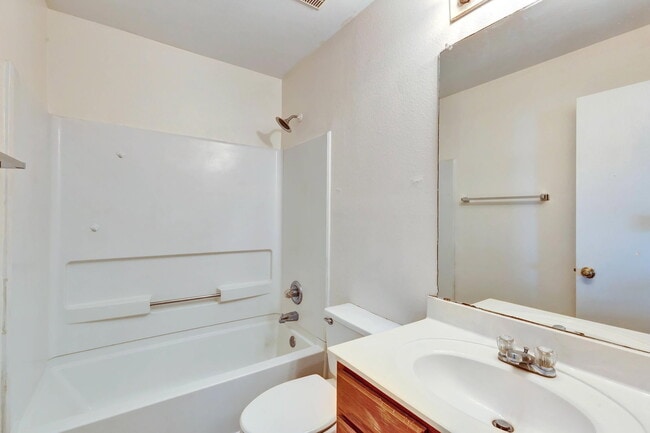 Building Photo - 5204 Bahan Dr