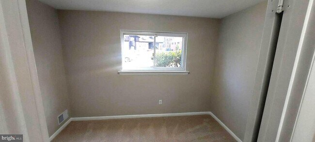 Building Photo - 9820 Inglemere Dr