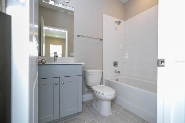 Building Photo - 16350 Hamlin Vw St