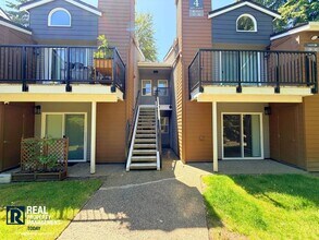 Building Photo - Saybrook Condo! 1 Bed/1 Bath with In-Unit Washer & Dryer & Covered Patio!