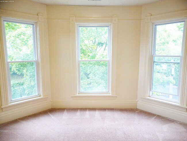 Building Photo - 418 Cherry St