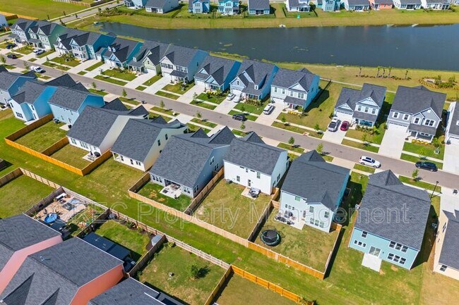 Building Photo - 1223 Homecoming Blvd