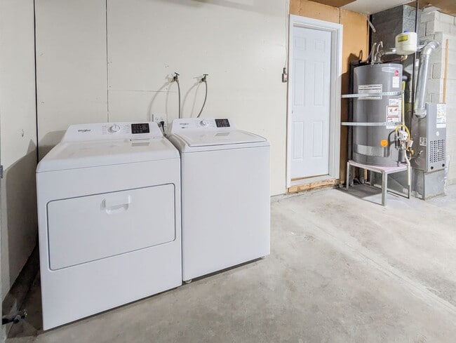 Building Photo - **Move-in Special!!!** Updated & move in ready 3 bed 2 bath rambler w/ 2 car garage!