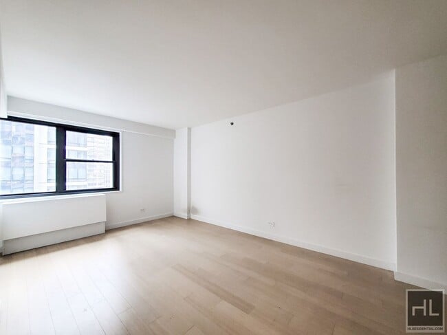 Building Photo - 222 E 39th St