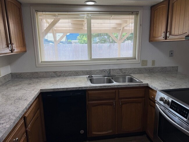 Building Photo - 3 bedroom 2 bath house in Thurston!